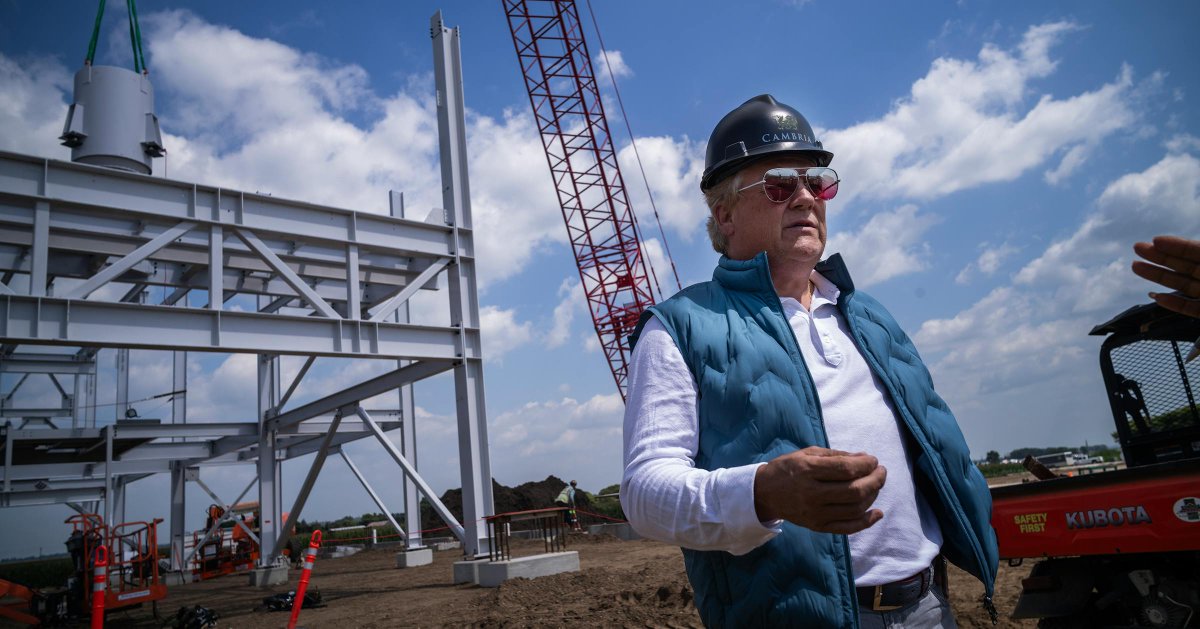 Cambria shifts quartz processing from Canada to USA  bit.ly/4oAwWyx