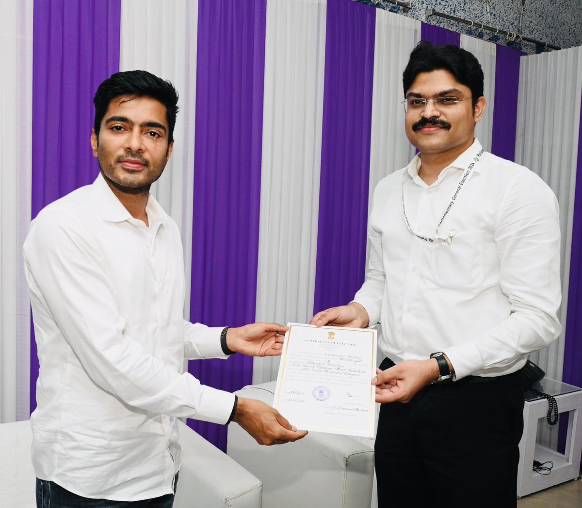 Dear <a href="/INCIndia/">Congress</a>,
U can't fight #VoteChori blaming <a href="/BJP4India/">BJP</a> #VoteChor taking a <a href="/AITCofficial/">All India Trinamool Congress</a> #VoteMafia (<a href="/abhishekaitc/">Abhishek Banerjee</a>) with u,don't loose your credibility &amp; integrity being get photographed in a single frame. Your #WB unit already got extinct,not even a Tea stall now.<a href="/adhirrcinc/">Adhir Chowdhury</a>