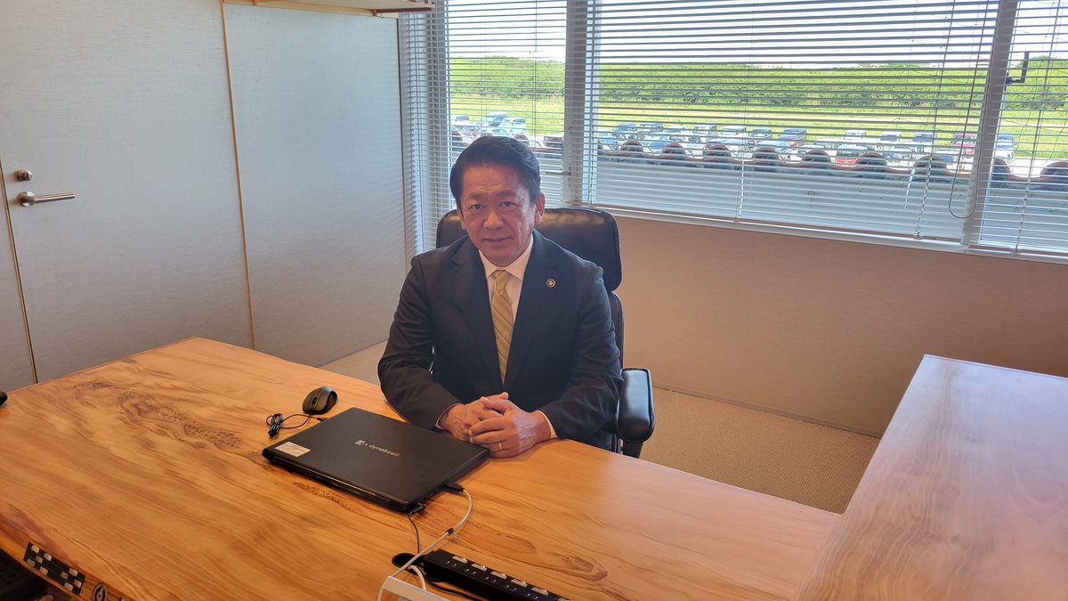 本日当選証書付与式と就任式がありました。50日ぶりに市長室に入るとカレンダーは6月で止まってました。日本一幸せあふれるまち石垣市に向け再始動します。