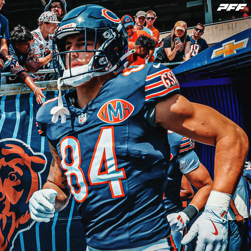 PFF's tweet photo. 🚨 GRADES ARE LIVE 🚨

Colston Loveland: 91.5 PFF grade vs the Bills 🐻

Check out all of the grades from Sunday's games ⬇️