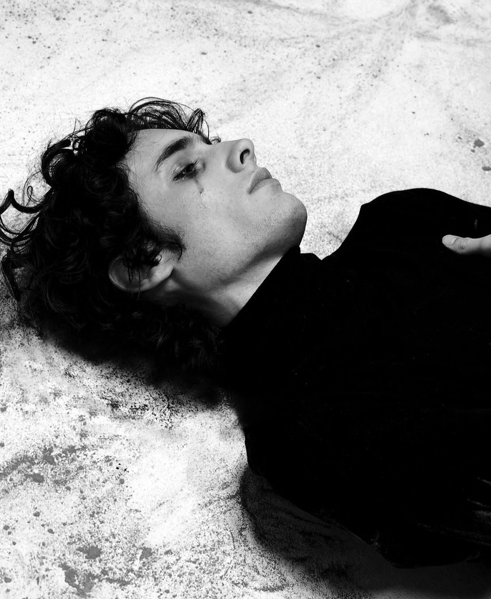 teamsombr's tweet photo. MAGNÍFICO!! | Sombr para i-D: https://t.co/JdbEqNbt2t