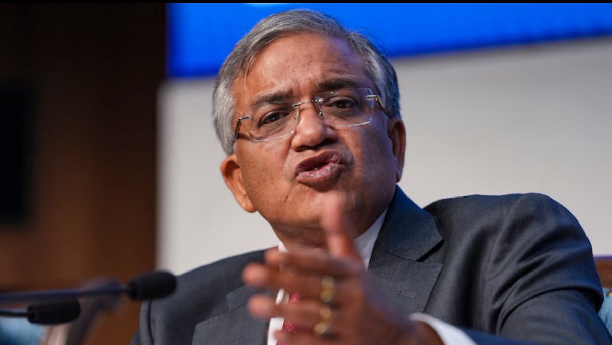 जब भरोसा ही न बचा हो, तो कुर्सी कैसी?

अगर विपक्ष अविश्वास लाए — तो ज्ञानेश कुमार को नैतिकता से पद छोड़ देना चाहिए।

प्रस्ताव पास हो या नहीं… भरोसा तो टूट ही गया।

जब 60% वोटर्स (विपक्ष) को चुनाव आयोग पर भरोसा न हो — तो फिर कैसा चुनाव, कौन-सा लोकतंत्र?

मैं उनकी जगह होता तो