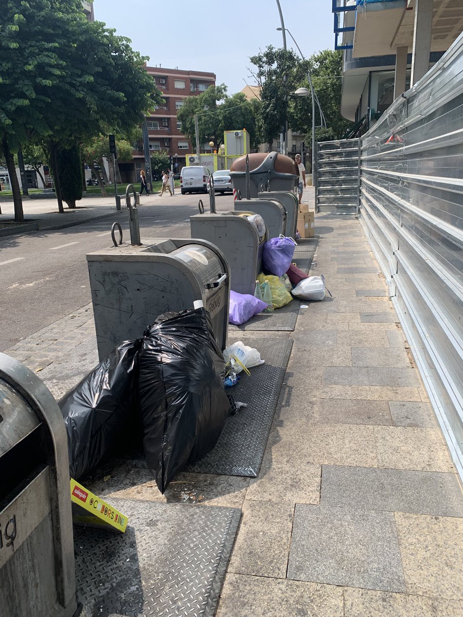Carles Sagués (@carlessagues) on Twitter photo #Badalona mor una persona sense sostre i anuncia l’arbre d ferro més alt del mon, prohibeix el pregó #FestaMajor Fa el ridícul i ens avergonyeix a TV davant experts amb incendis, no va a homenatge víctimes 17A Però això si, NO FALLA AMB EL SEU COMPROMÍS AMB LA BRUTÍCIA <a href="/ppopular/">Partido Popular</a> #Badalona mor una persona sense sostre i anuncia l’arbre d ferro més alt del mon, prohibeix el pregó #FestaMajor Fa el ridícul i ens avergonyeix a TV davant experts amb incendis, no va a homenatge víctimes 17A Però això si, NO FALLA AMB EL SEU COMPROMÍS AMB LA BRUTÍCIA <a href="/ppopular/">Partido Popular</a>