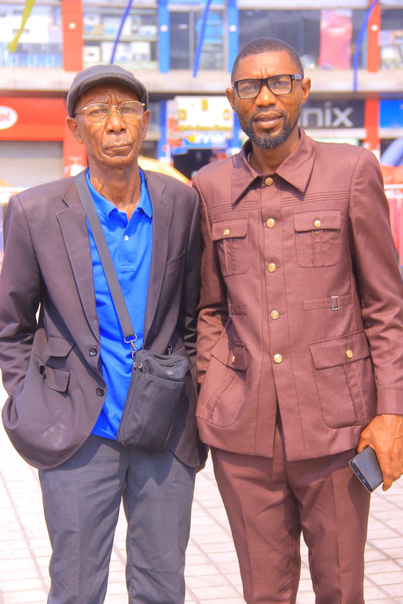 Aux côtés de mon géniteur, l’illustre icône et éminent érudit de la Dynastie OLENGA-OKUNDJI.
Tu es et demeures une source intarissable de bonté, un modèle qui force l’admiration et l’inspiration.

Je t’honore et t’aime, mon Papa 💖🙏.