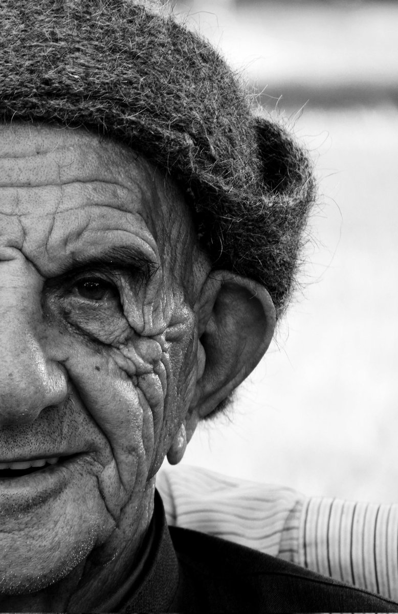 Hi Hi 

I have listed this beautiful portrait so that all portrait lovers can have one.

The Other Half
New drop on <a href="/objktcom/">objkt</a> 

100 Edition
1.5 #TEZOS

objkt.com/tokens/KT1CwrY…

#photography