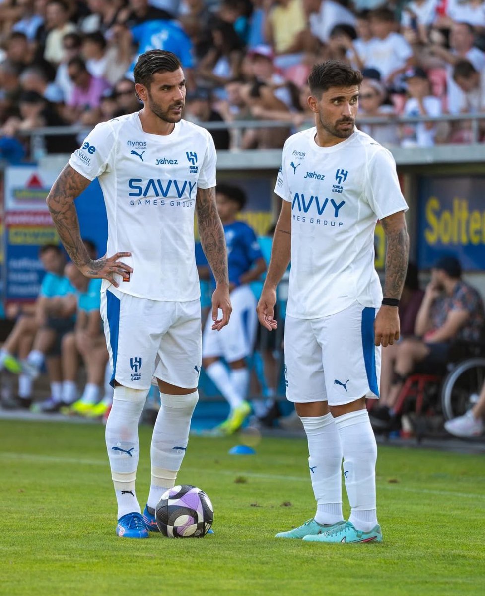 واووووووووووووووو 🤯💙💙
اراهن انها افضللللللل صور السنه بلا شككك!🤯💙💙💙💙💙💙💙💙💙💙