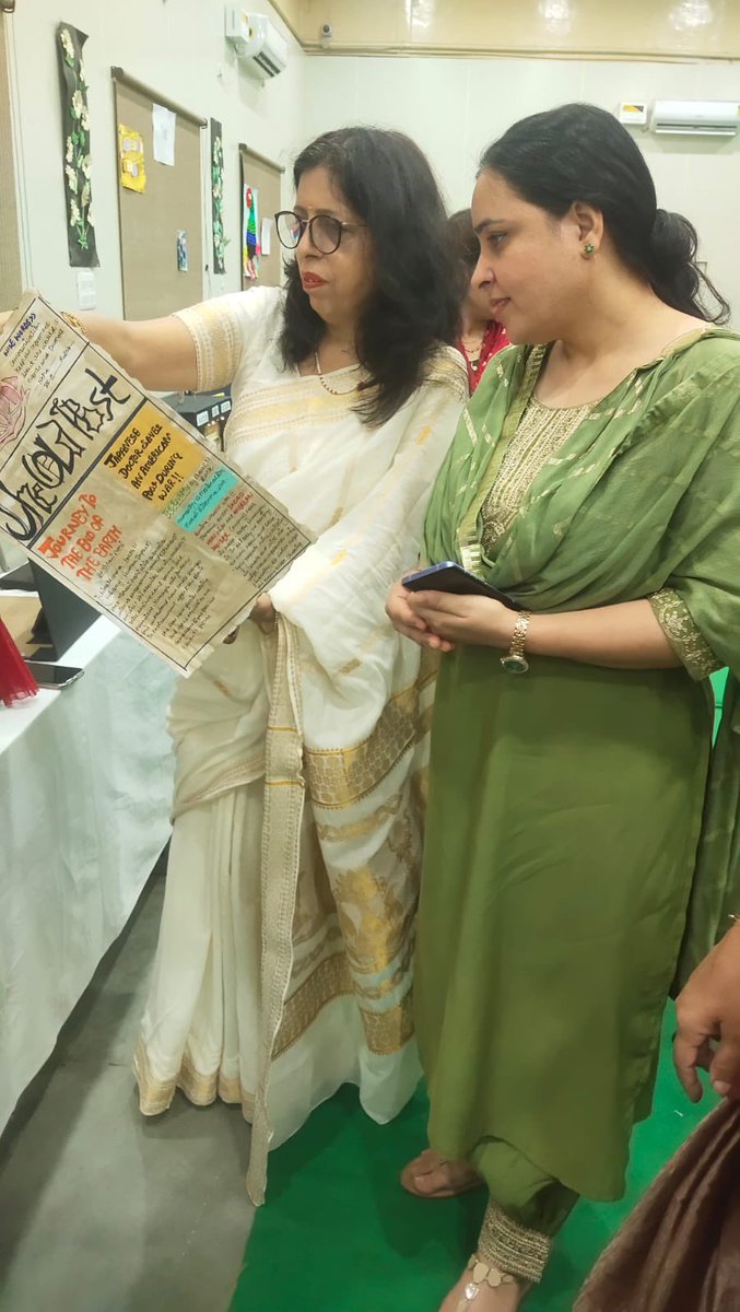 SKV2_PB's tweet image. Celebrating creativity &amp;amp; learning at TLM Exhibition, SKV No-2 Punjabi Bagh! 🌟 Guided by our Principal Ma’am, Ms. Ranjana Budhiraja. #InnovativeLearning 

@Dir_Education