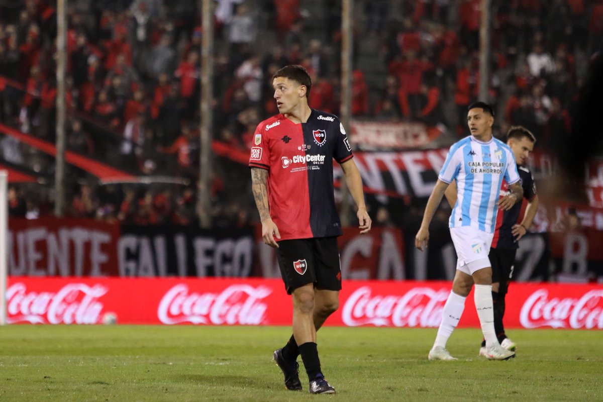Sobre Fernández: no es crack, no sé si sale 1,2 M, pero es combativo y super agresivo: tapa espacios, va al choque, hace la falta si es necesario, le pega de cualquier lado si tiene que terminar la jugada.  

Si no se manda ninguna, tiene perfil para en algún momento tener lugar.