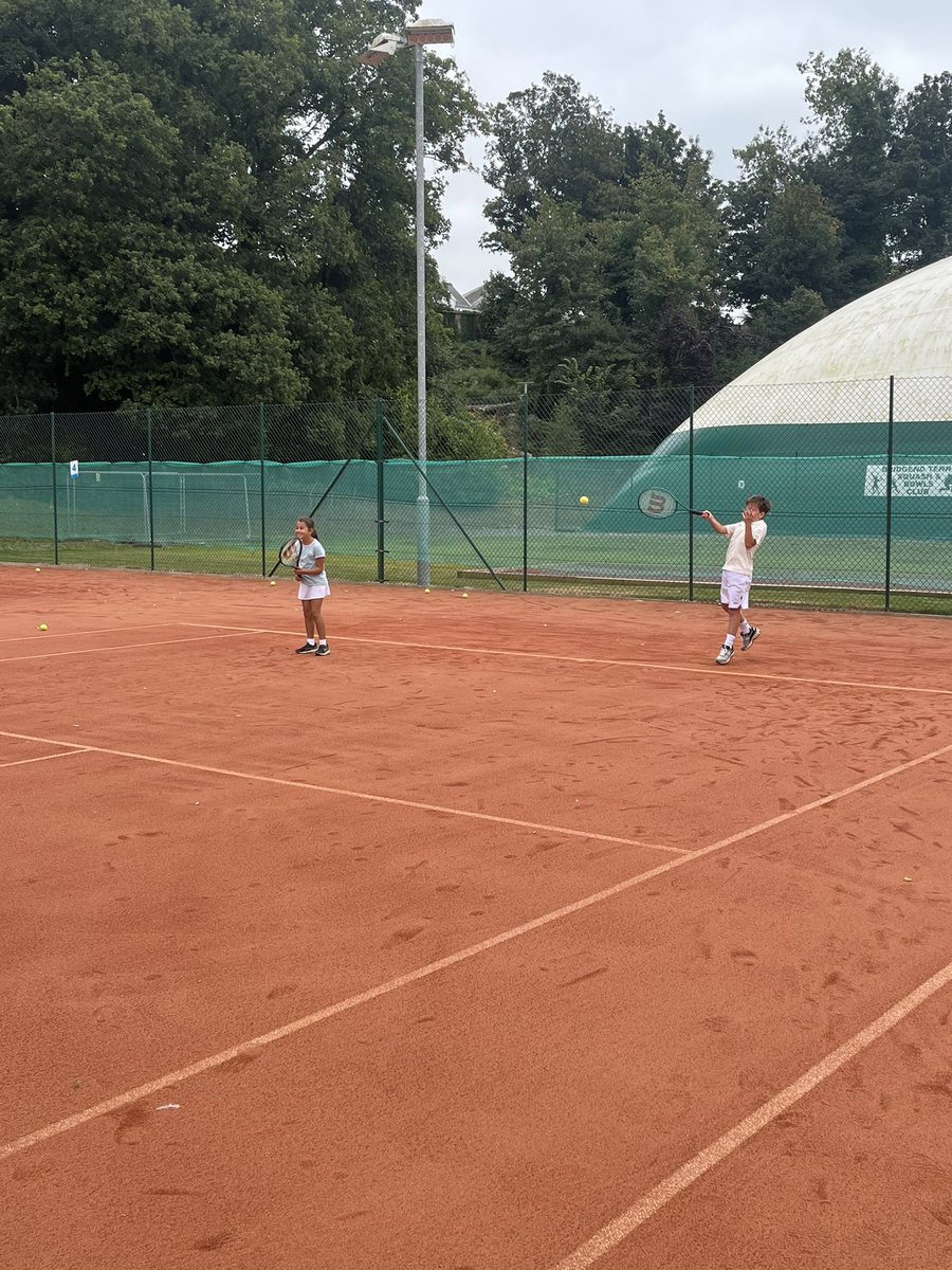 🎾Day 21 of Summer Camps

👩🏾‍🤝‍👩🏼46 children

🔵12 U5’s
🔴18 U8’s
🟠9 U10’s
🟢7 U12’s

❗️FINAL week

🎾Building CONFIDENCE

ℹ️Want to book a place? Follow the link below:

bridgendtennisclub.com/pages/eventlis…

#CommunityClub #awardwinning #tenniscoaching #holidaycampsforkids