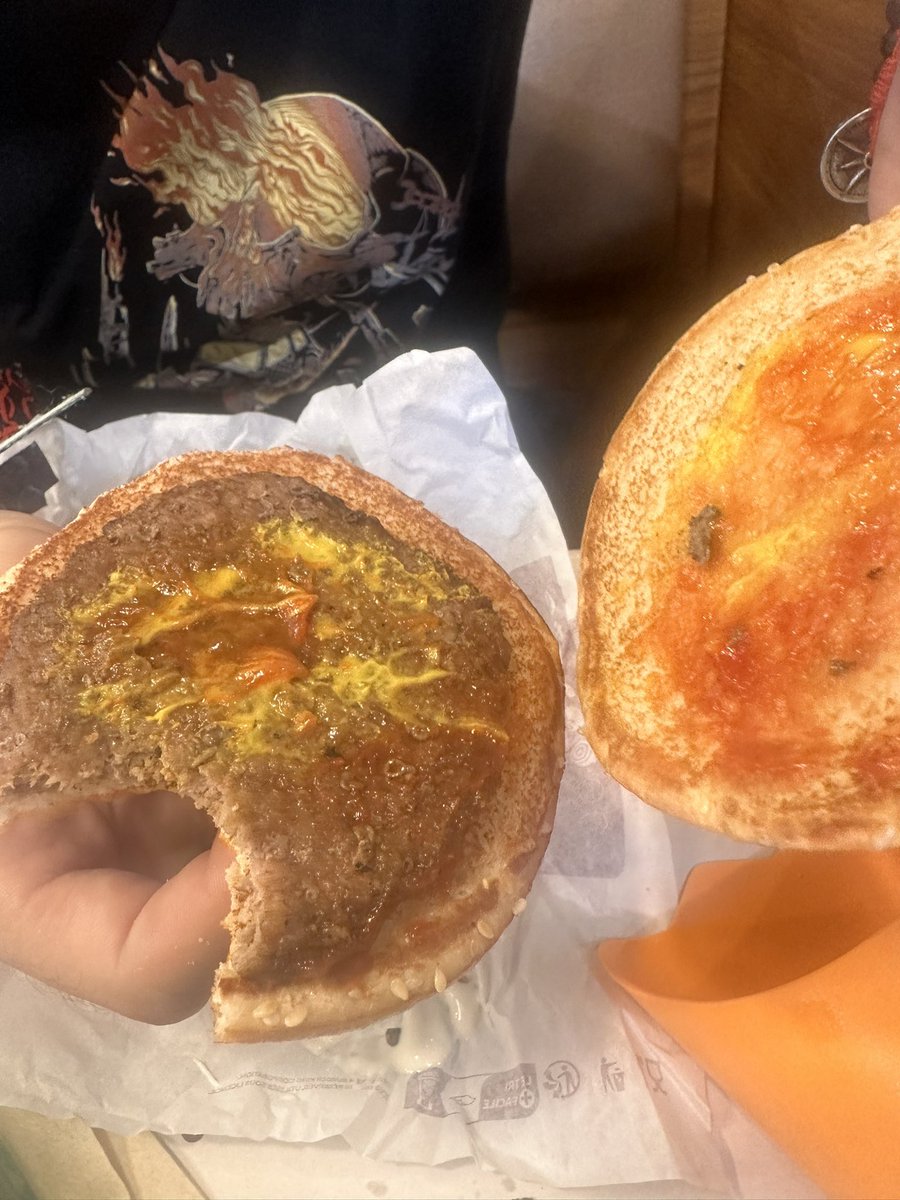 PLAY THE SONG tweet media