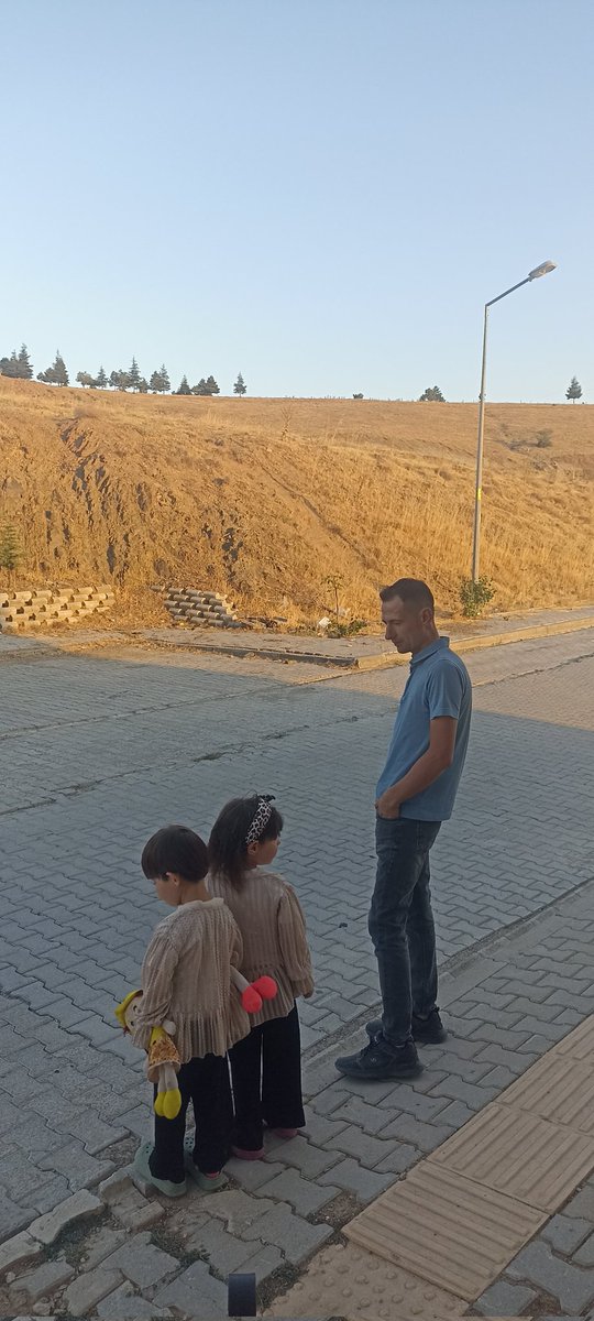 damlastugrul's tweet photo. Kendi kurduğun aile, sana rastgele verilmiş değil;
emekle, sabırla, sevgiyle kurduğundur.
Ona sahip çık.
Çünkü orası senin en gerçek yerin...
🧚🏻‍♀️🧸♥️ https://t.co/VEOgSHvUTo