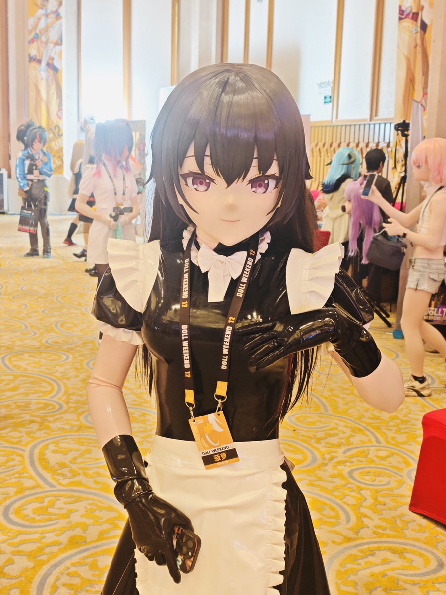 胶胶胶！
头壳🎭：<a href="/heyaoheyao/">河妖工房</a> 
黑胶：<a href="/YUELAN_latex/">YUELAN</a> 
肉胶&amp;女仆装：<a href="/liyaroom/">Llya Latex莉雅乳胶</a> 
#DW12 #latex
#kigurumi #着ぐるみ