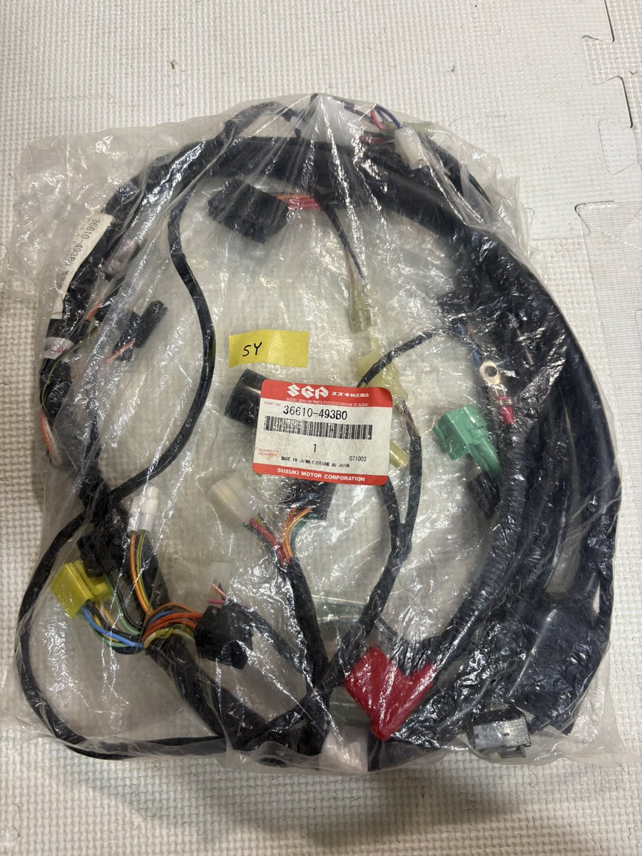 94_ya_man's tweet photo. GSX1100Sファイナルエディション用
純正メインハーネス新品GET

パイセンあざっす

まぁウチもGSX750Eの新品ハーネス持ってたり…

ある所にはある

GSX750S3用も出てこないかな
インシュレーターも欲しい https://t.co/zSgYXE4WAB