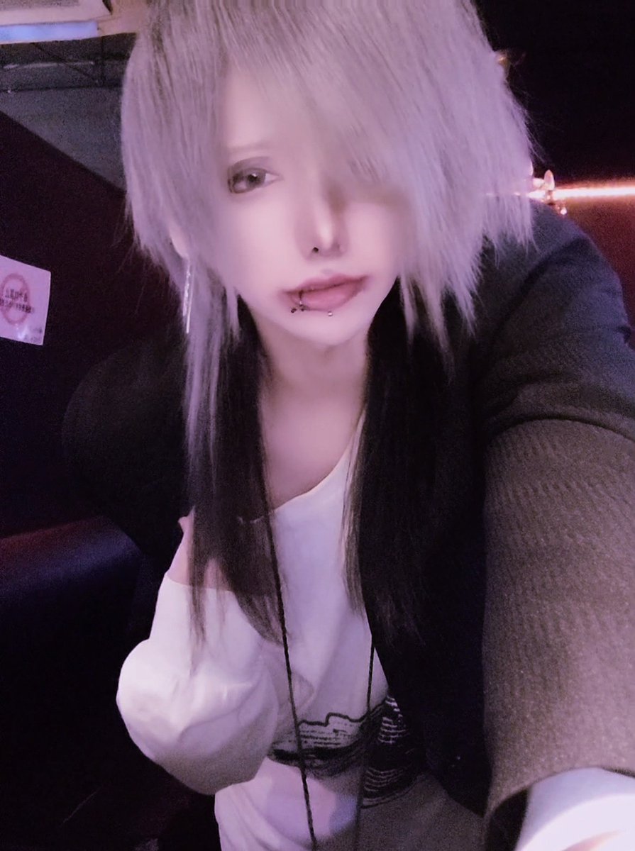 。
#BAR #V系  #歌舞伎町 #V系好きな人と繋がりたい #ホスト #いいねでＤＭ