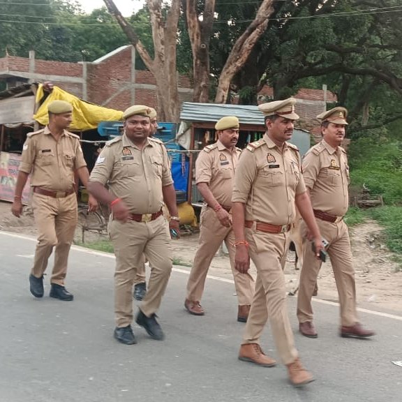 जनपद में शान्ति व सुरक्षा व्यवस्था को अक्षुण्य बनाये रखने हेतु आज दिनांक 18.08.2025 को थाना बेहटा मुजावर पुलिस द्वारा थाना क्षेत्र में पैदल गस्त की गयी। #UPPolice #Unnao
<a href="/Igrangelucknow/">IG Range Lucknow</a>