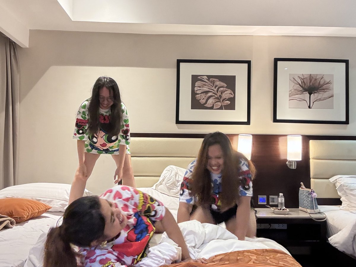 at the end of the day, it’s who you can show your weird and goofy side 🫶