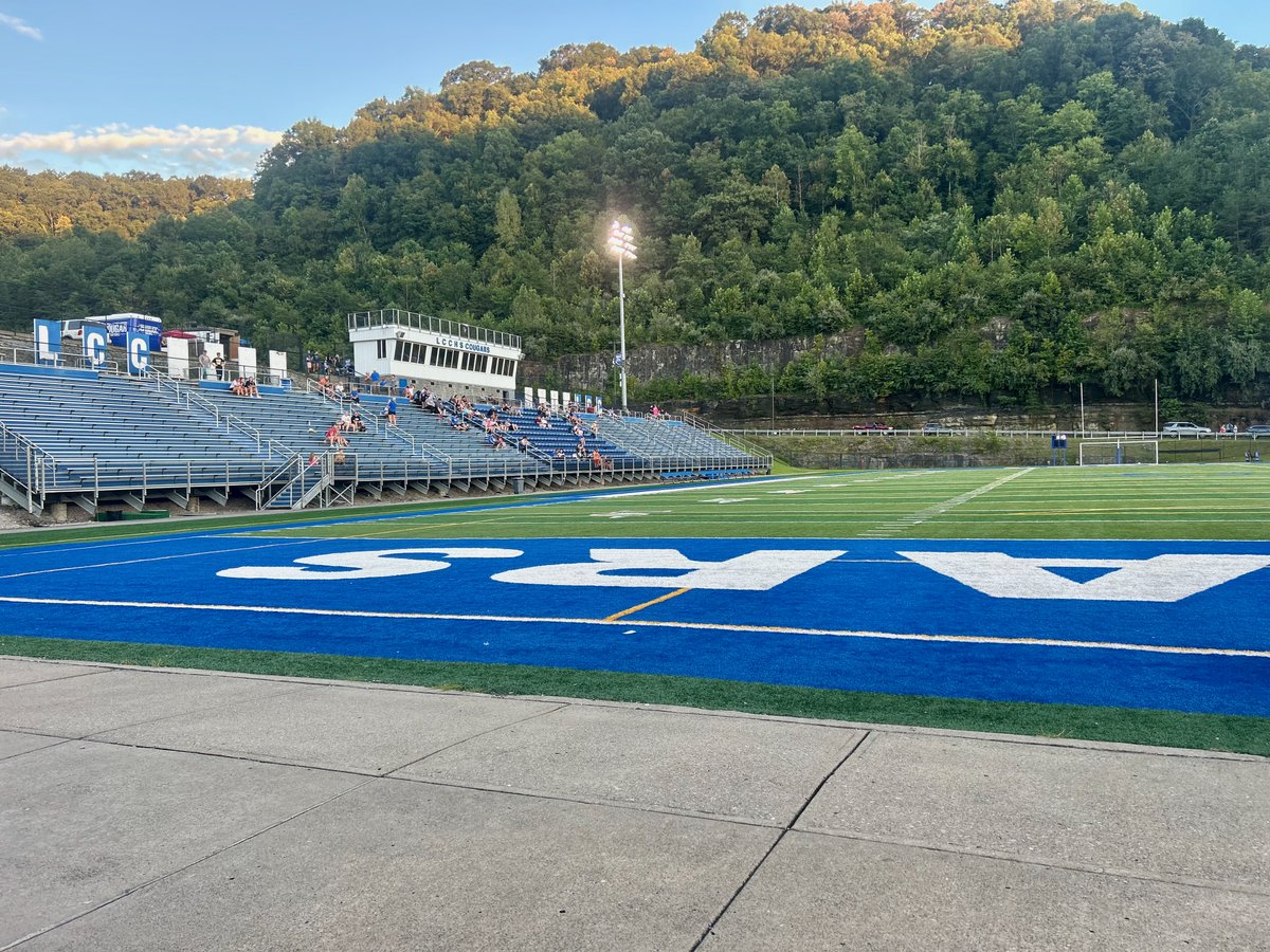 Rainesford's tweet photo. An Eastern KY high schooler wrote about spending summer 2022 helping his town clean up after devastating flooding. From realizing after the fact that he'd been cleaning alongside Tyler Childers to reflection on loss and being a team, it's really moving: https://t.co/P1aXXtUmIp https://t.co/MfexX1eR9A