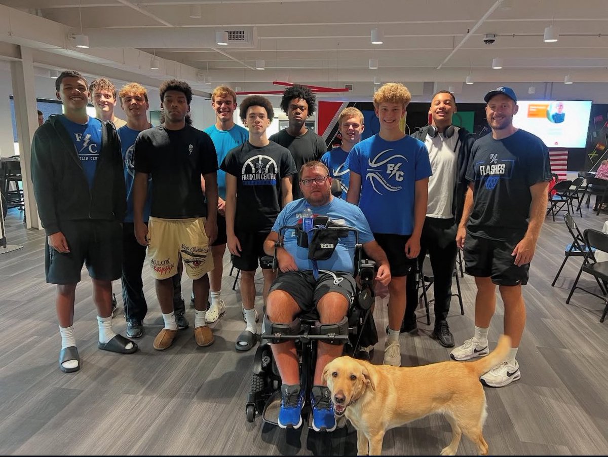 Our juniors and seniors had an opportunity to volunteer at the Neurohope Olympics on Saturday and cheer on the participants, including our own Coach Massey. Grateful for the experience. #WeAreFlashes