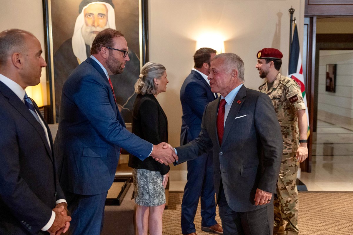 His Majesty King Abdullah II, accompanied by His Royal Highness Crown Prince Al Hussein, received a #US Congress delegation, which included Senators Markwayne Mullin and Joni Ernst, and Representatives Jason Smith and Jimmy Panetta, at Al Husseiniya Palace
#Jordan
