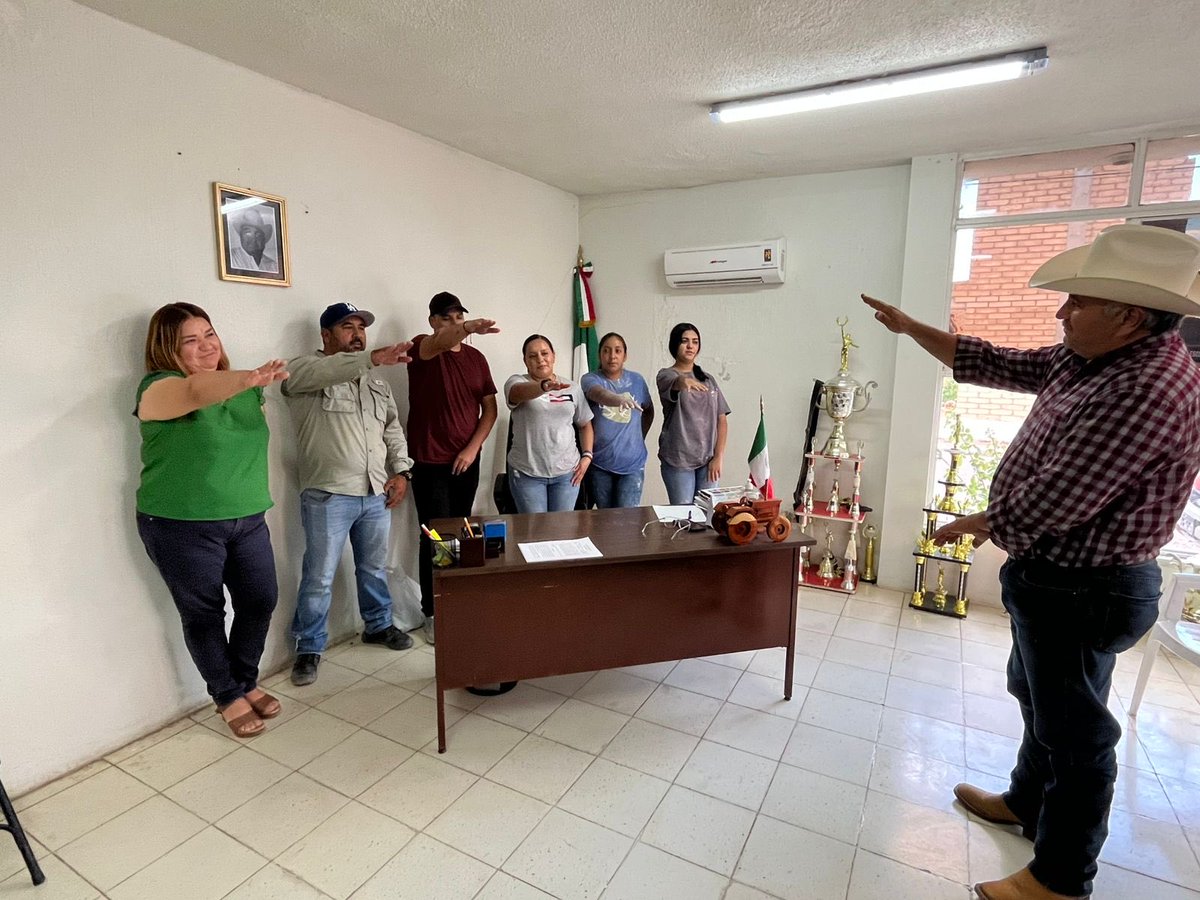 ritaburgos10's tweet photo. ⁦@SonoraSeguridad⁩ y Centro de Prevención del Delito realiza la conformación de Consejo Ciudadano de Seguridad en #NacoriChico  

La unión gobierno y ciudadanía es la única forma para lograr los mejores resultados

#TrabajandoPorLaPrevención
⁦@AlfonsoDurazo⁩ https://t.co/V6dD4YpWqj