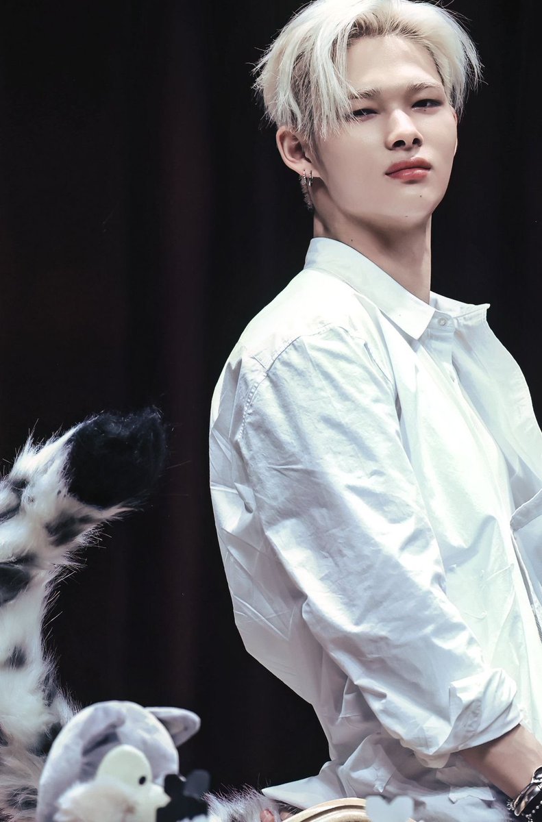 이것도 이날이잖아 니키 꼬리 들킨날💕💕