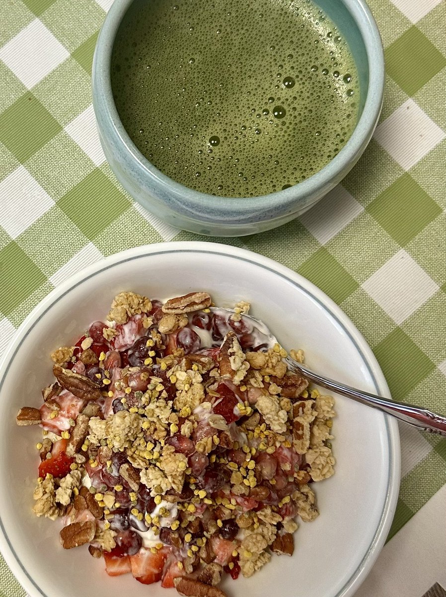 First full week of school begins with a breakfast of champions! Greek yogurt with strawberries, pomegranate seeds, nuts, granola, and a sprinkling of bee pollen 🐝