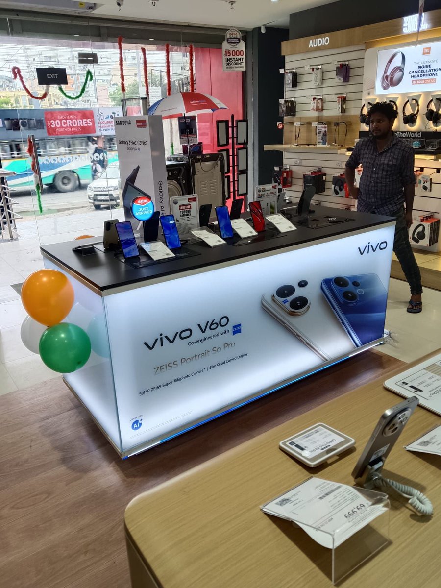 sbdigitals's tweet image. Sai Balaji Digitals successfully installed a Promotional Table for VIVO V60 – designed to attract attention Proudly serving Hyderabad and Vijayawada
Contact us : +91-8143222100
Website : saibalajidigitals.com
#VivoV60 #PromotionalTable #SaiBalajiDigitals #Hyderabad #Vijayawada