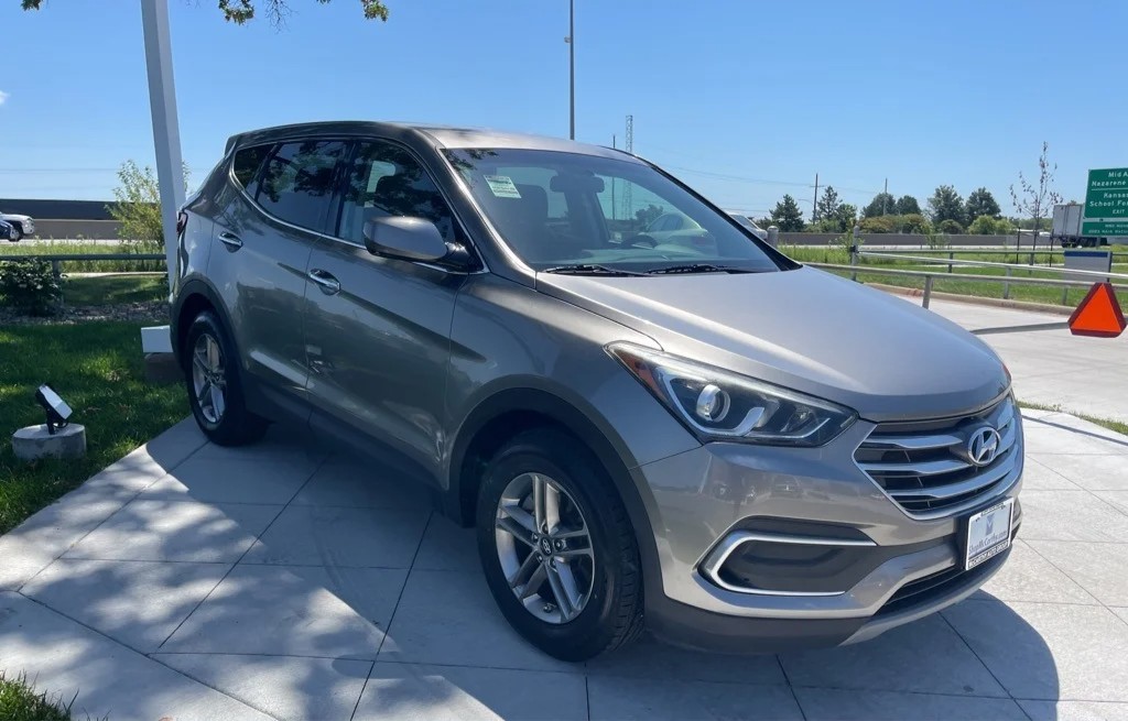 OlatheHyundai's tweet photo. 💰 Big Value, Small Price at Hyundai Olathe!
👉 Click to view under $15K deals: https://t.co/ABowiOvIOr
Shop smart with our great selection of vehicles under $15,000!
#HyundaiOlathe #Under15K #SmartShopping #UsedCarDeals #DriveHyundai https://t.co/hWxP9b3wWk