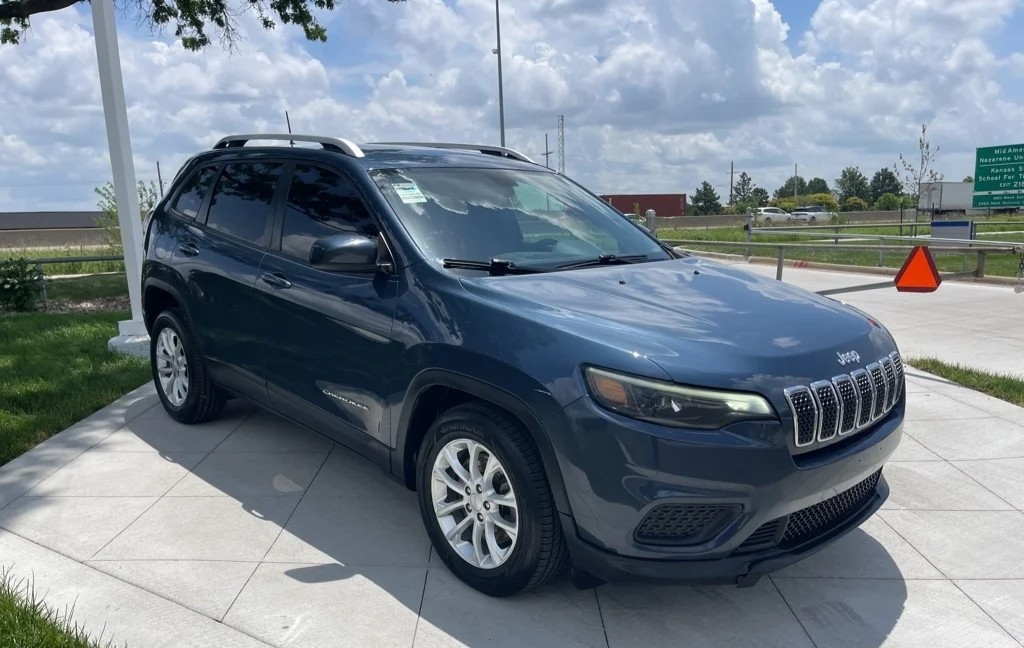 OlatheHyundai's tweet photo. 💰 Big Value, Small Price at Hyundai Olathe!
👉 Click to view under $15K deals: https://t.co/ABowiOvIOr
Shop smart with our great selection of vehicles under $15,000!
#HyundaiOlathe #Under15K #SmartShopping #UsedCarDeals #DriveHyundai https://t.co/hWxP9b3wWk