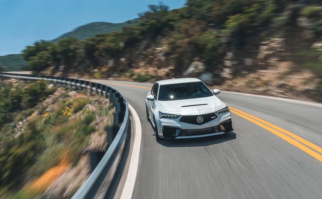 Paired exclusively with a six-speed transmission. 

#acura #integra #sedangoals #dreamcars