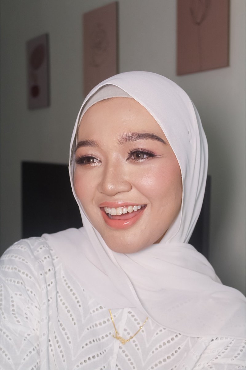 TouchbyWada's tweet photo. It’s convo seasonn!! Giving RM100 discount only for convocation. Ada few slots left. So boleh laju2 ws wada okey! Area kl/shah alam onlyyyyyy https://t.co/Xem1AetOIA