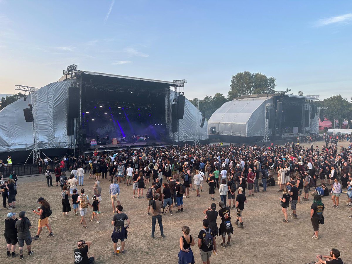 À Carhaix, la veille du 15 août, le festival de métal, le Motocultor, a été inauguré en présence de la Sous-prefete de Châteaulin, sur le site de Kerampuilh. Près de 20000 festivaliers vont écouter de nombreux groupes durant 4 jours.