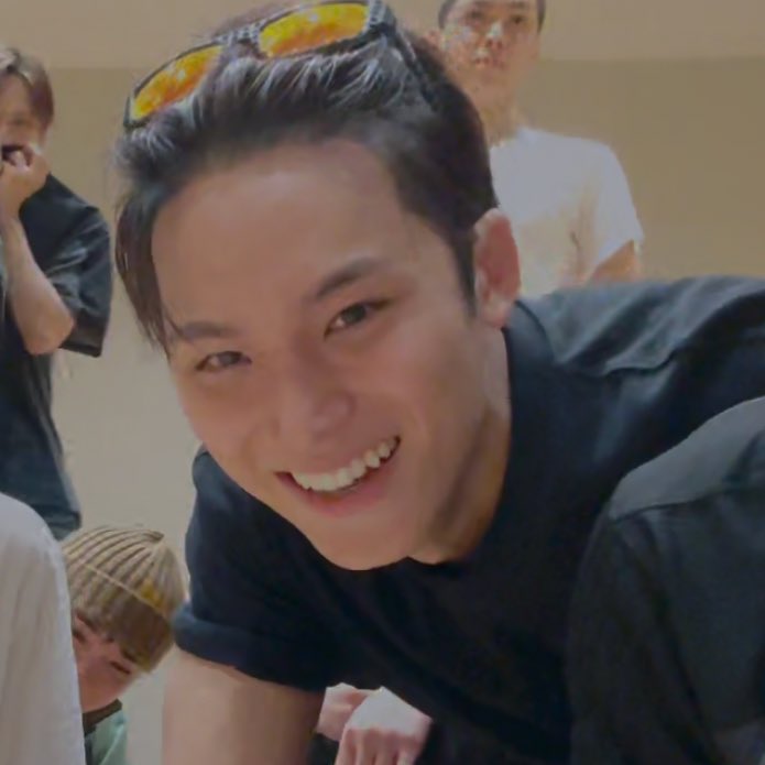 แล้วฮีตัดผมสั้นอีกแล้วอะดิ ตราบใดที่นวอชอบตอนฮีไว้ผมสั้น ผมฮีก็ไม่มีโอกาสได้ยาวอีกแล้วมั้งเนี่ย 😆