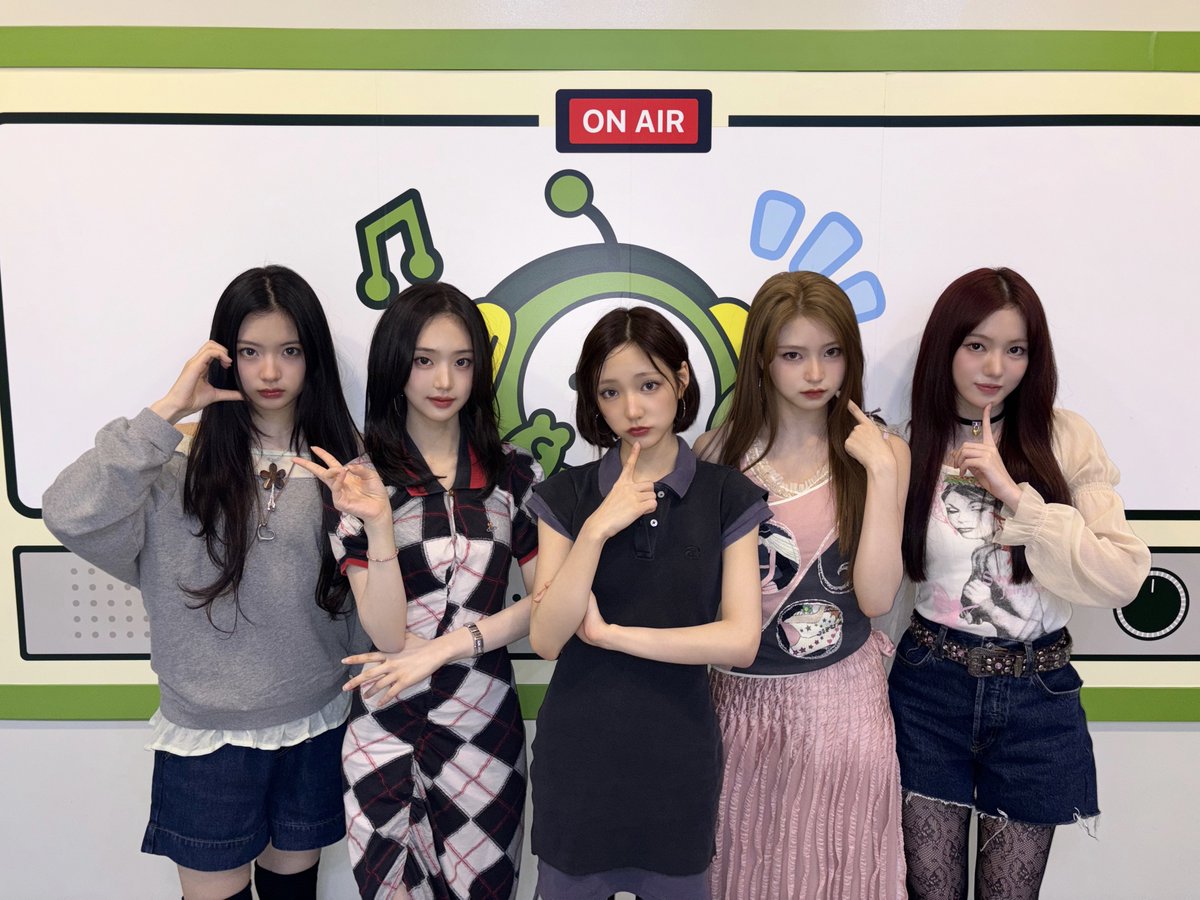 We_KiiiKiii's tweet photo. [📸]
250818 #KBSCoolFM #오마이걸효정의볼륨을높여요

💌 오늘의 주파수: 키키 주의보!
키키와 함께 텐션 업⬆️ 볼륨 업⬆️

#KiiiKiii #키키
#DANCING_ALONE
#KiiiKiii_DANCINGALONE #키키_댄싱얼론 https://t.co/iq0lU7awAc