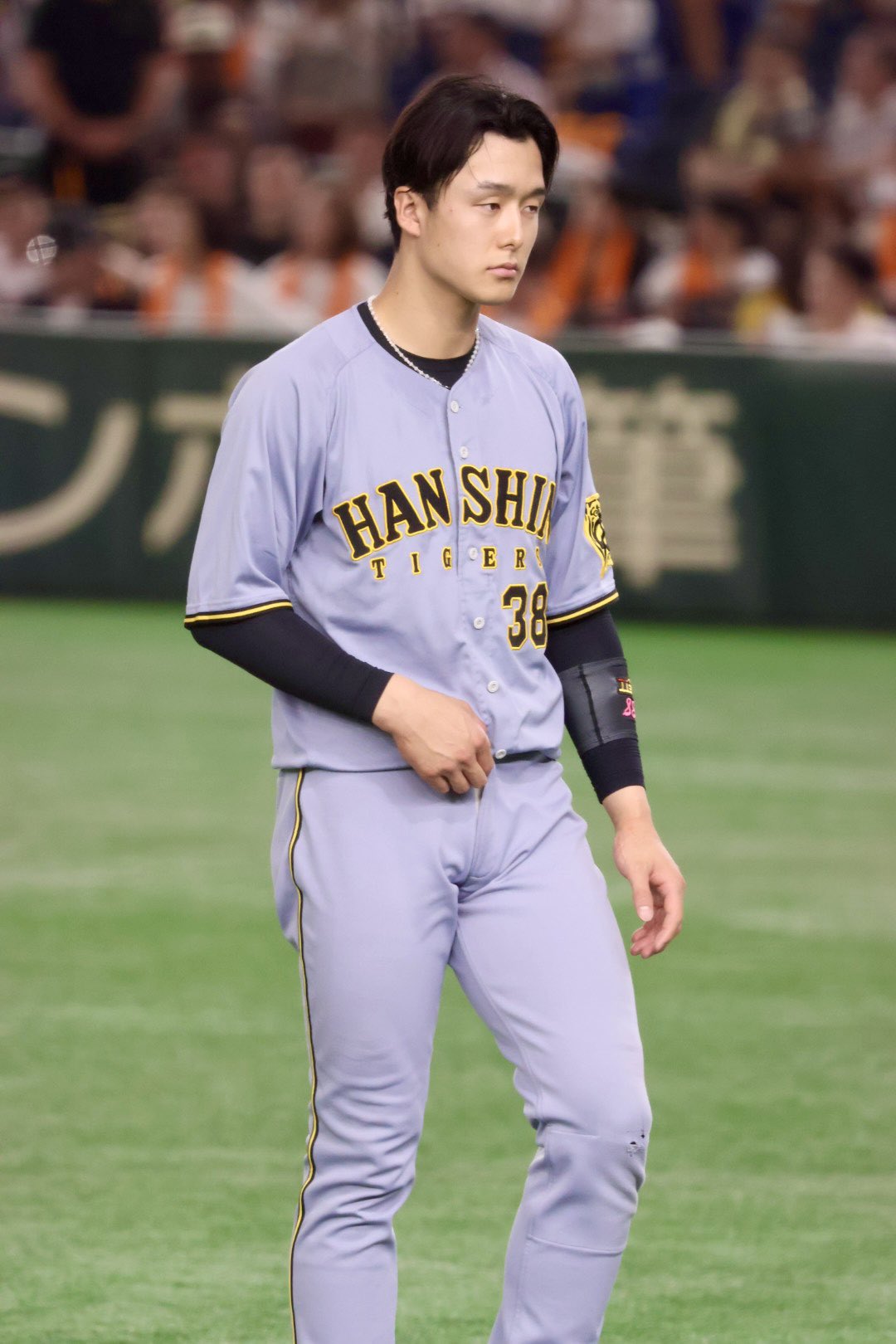 小幡竜平　ユニフォーム 阪神タイガース ユニフォーム #38 小幡竜平 M - メルカリ