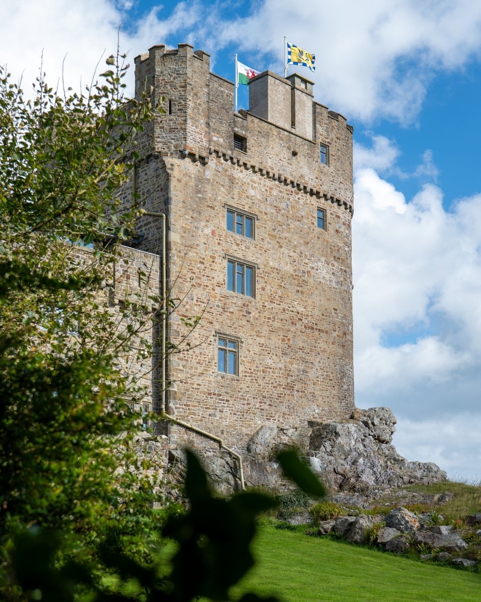 Roch Castle stands proudly atop a volcanic rock, its height offering uninterrupted views across St Brides Bay and all the way to the Preseli Hills.

#rochcastle #celticcollection #pembrokeshire #wales #castle