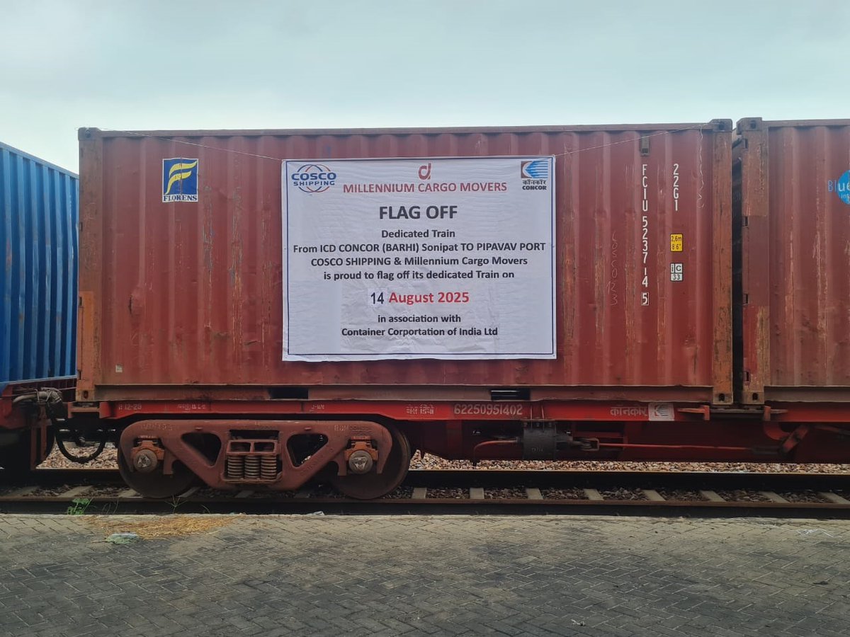 ConcorNcr's tweet image. CONCOR flagged off the first export container train of COSCO Shipping line in association with Millenium Cargo Movers from MMLP Barhi to Port.
This marks the initiation of Rapeseed Meal export  from MMLP Barhi. 
#exportimport
@concor_india #Logistics