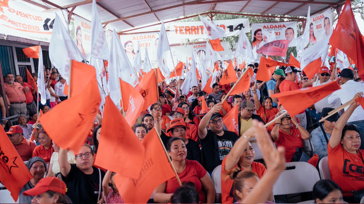 La política no es odio ni miedo, es fe, esperanza y compromiso con la gente.
En La Cañada, junto a dirigentes de El Pedregal, Calpules y alrededores lo dijimos fuerte:
¡Con Dios y con el pueblo, seguimos de pie hasta la victoria!
El 30N elegimos esperanza, Rixi y refundación 🇭🇳✝️