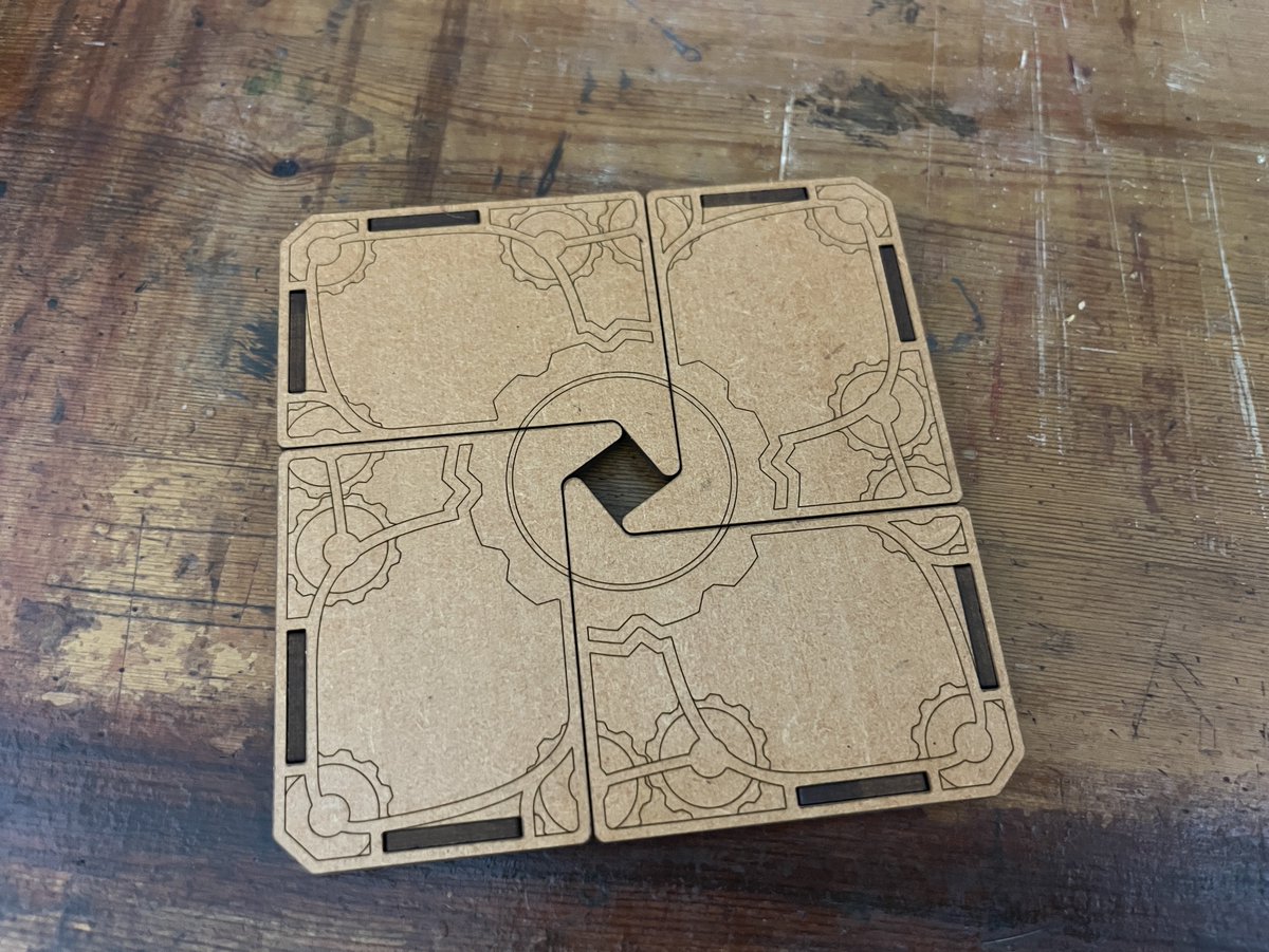 オオタキ ユウ@NIAGARA GAMES (@fumble_d) on Twitter photo 因みにこちらゲームボードになるわけですが
見る角度によって色が違います。
2人対戦のゲームなので意図的に変えてみました。
一時他のパーツもプレイヤーごとに別けたのですが煩雑になるので合わせました。
他にもゲームに関係の無い裏面にデザイン入れたり。
#ゲムマ 因みにこちらゲームボードになるわけですが
見る角度によって色が違います。
2人対戦のゲームなので意図的に変えてみました。
一時他のパーツもプレイヤーごとに別けたのですが煩雑になるので合わせました。
他にもゲームに関係の無い裏面にデザイン入れたり。
#ゲムマ