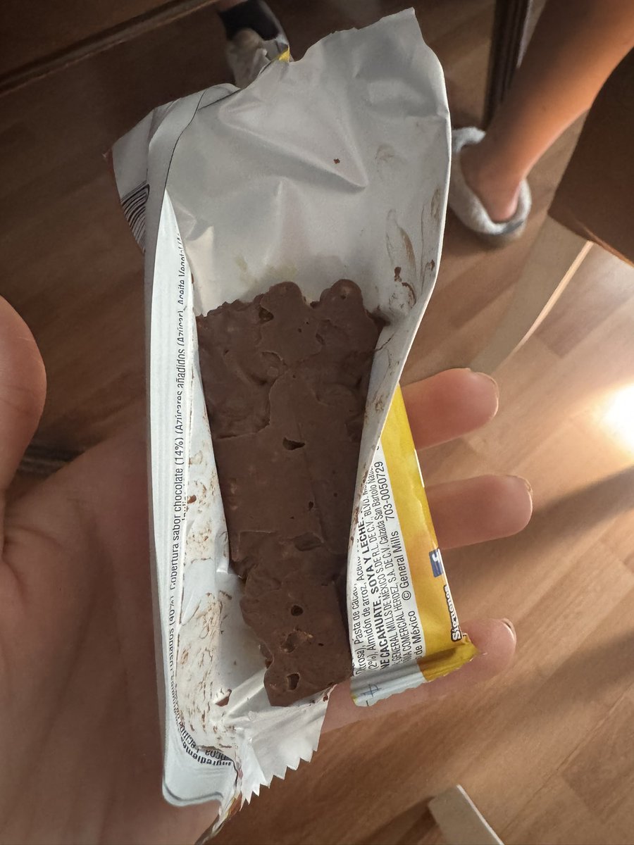 RuthVillalonAlt's tweet photo. @NatureValley @NatureValleyMx oigan que onda, compré una caja de barritas y a la hora de abrirla me llevé la sorpresa que viene a la mitad 😵‍💫🤯  y las pruebas de calidad para que son? 😂 https://t.co/XFB58utIry