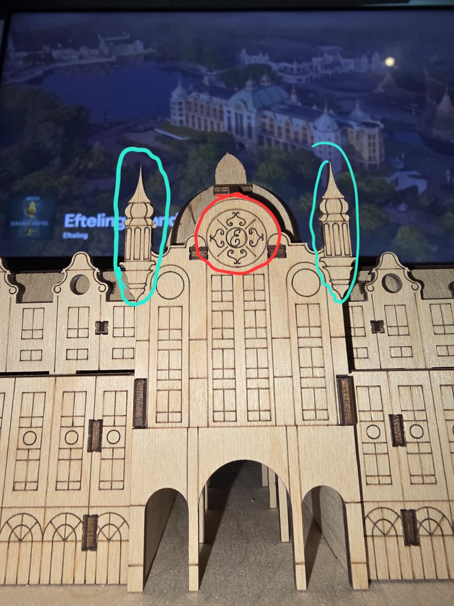 M4urodeP4uro's tweet photo. Fout in de 3D puzzel van #eftelinggrandhotel? bij de puzzel staan de 2 grote torens aan de achterkant, bij de efteling E in het raam, en in de efteling staan de 2 torens aan de kant van de pendule waar bij de puzzel 2 kleinere torens staan. @Efteling #efteling @NielsKooyman https://t.co/DGutTUerJo