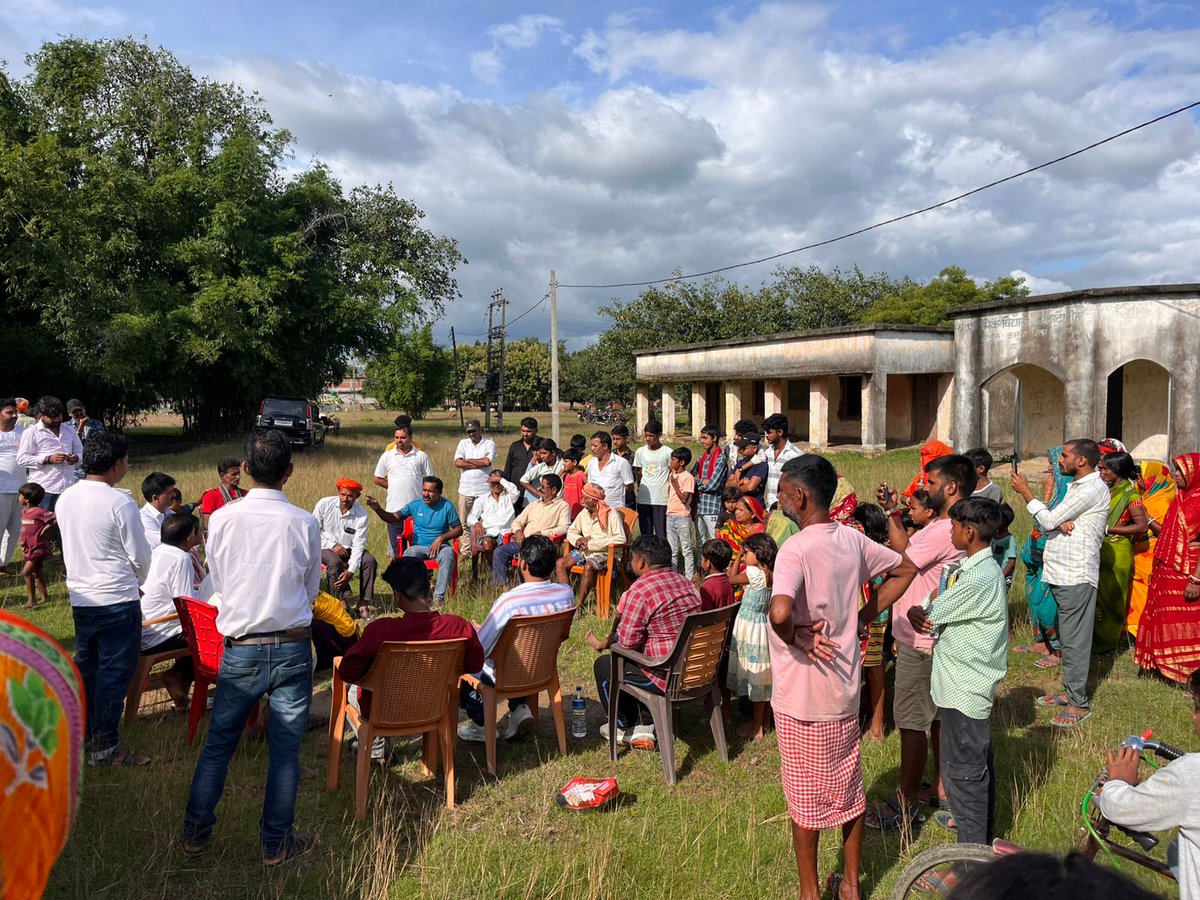 आज जमुआ विधानसभा क्षेत्र अंतर्गत पालमो पंचायत के चमटाडीह ग्राम में ट्रांसफार्मर का उद्घाटन किया।

ग्रामीणों को सुचारू और निर्बाध विद्युत आपूर्ति मिले, इसी उद्देश्य से यह पहल की गई है।

 आपका सहयोग और आशीर्वाद ही हमें जनसेवा के कार्यों में आगे बढ़ने की प्रेरणा देता है।