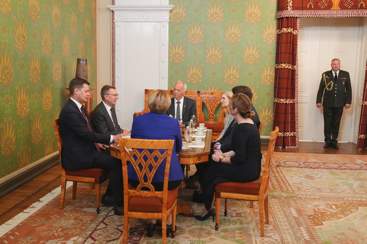 NLinLatvia's tweet photo. The new Ambassador of the Kingdom of the Netherlands to Latvia H. E. Carl Peersman presented his credentials to the President of the Republic of Latvia H.E. Edgars Rinkēvičs @Rigas_pils today. 🇳🇱🇱🇻 https://t.co/eo4un1FrkI
