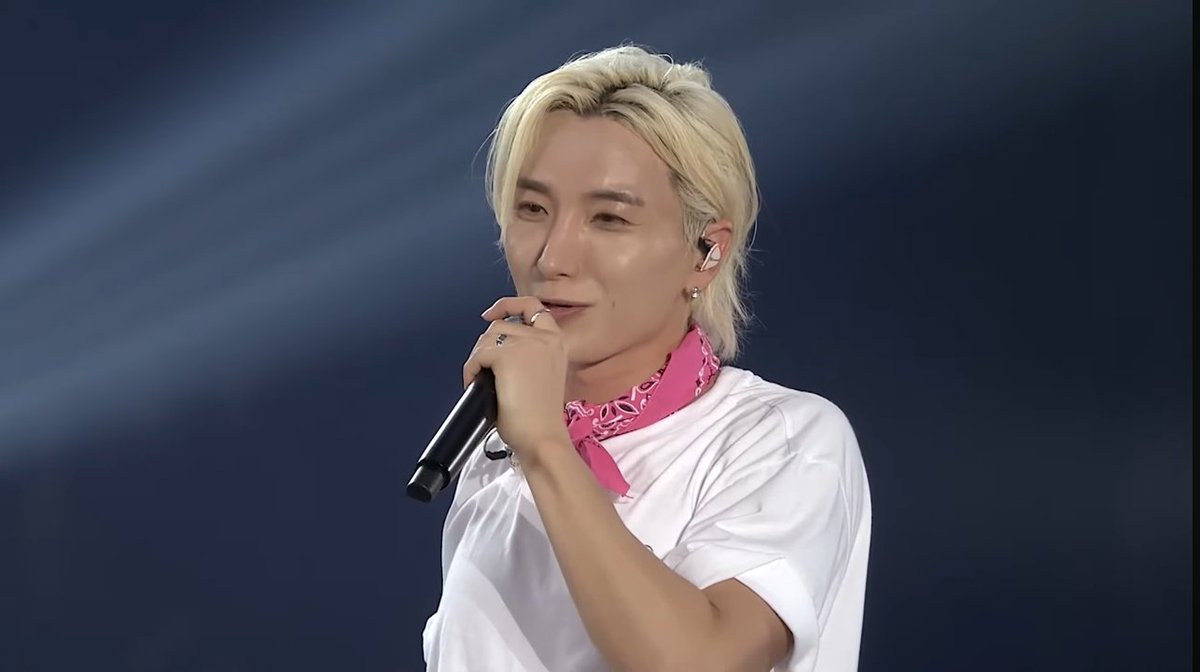 Tsuki_ELF's tweet photo. Amo la energía que desbordas en el escenario. Muchas gracias por dar todo de tí en cada presentación 🙏🏻
#Leeteuk #SUPERJUNIOR #SuperShow8 #SUPERWEEK_SS8 #SuperWeek @special1004 @SJofficial https://t.co/qPrUvV6ccn