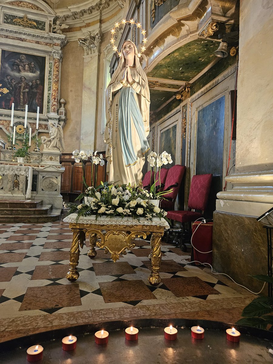 Kaarsje voor wie het nodig heeft. 🩶