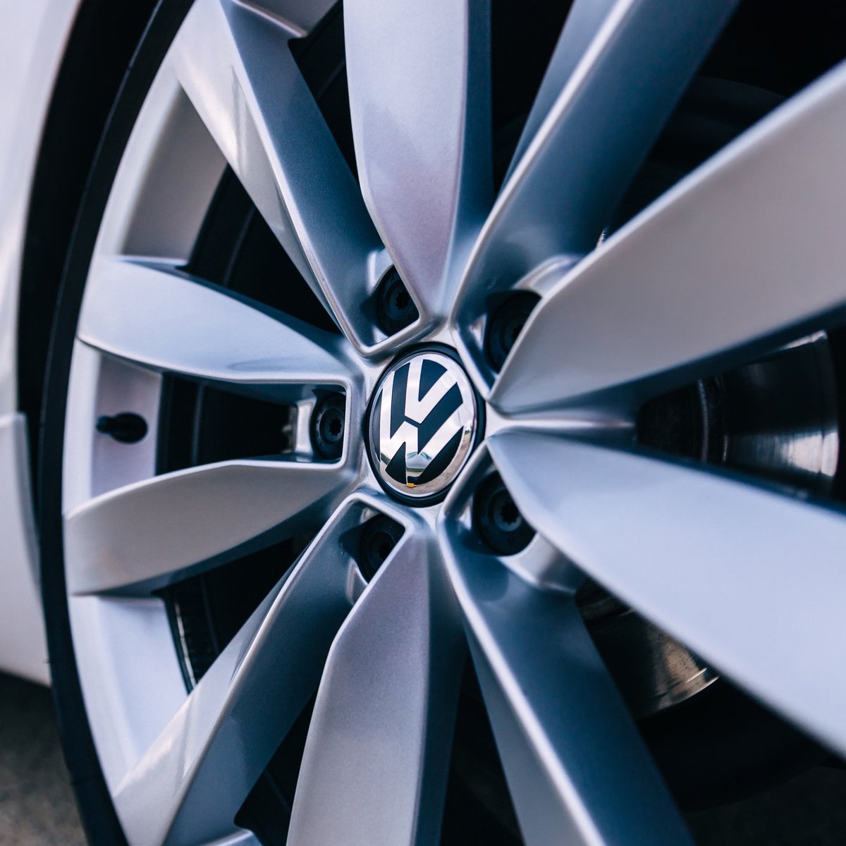 RTB_io's tweet photo. NEWS: Volkswagen partners with FOMO Pay to introduce digital payment tokens.
#Volkswagen #FOMOPay #Crypto