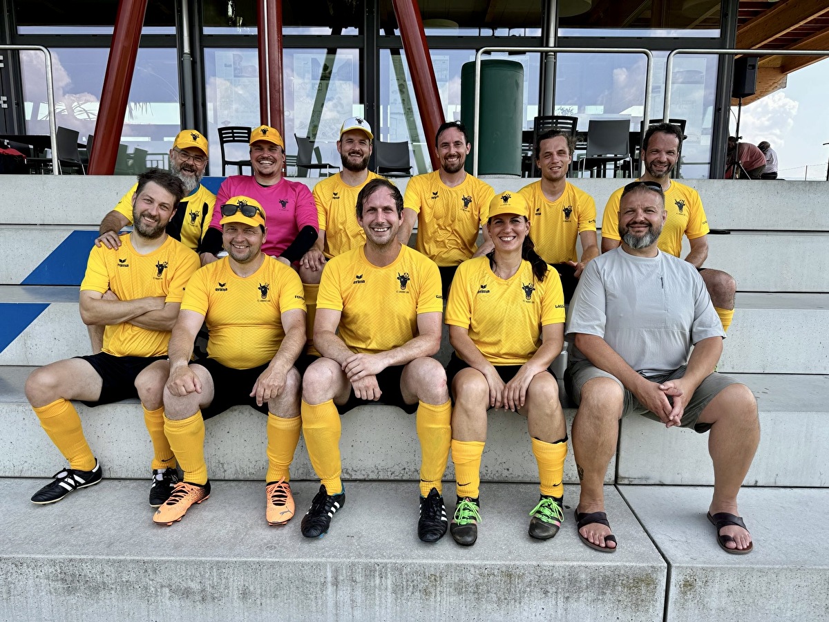 39. Eidgenössisches Parlamentarier-Fussballturnier in Genf - 3. Rang: FC Landrat Uri ist erstmals unter den besten Drei dlvr.it/TMYBdv