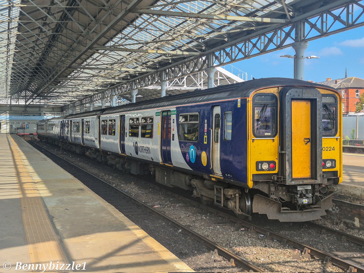 Bennybizzle1's tweet image. #MultipleUnitMonday @northernassist 150224 at Southport awaiting its next run to Manchester. 156414 was the rear unit on this 4 car consist.