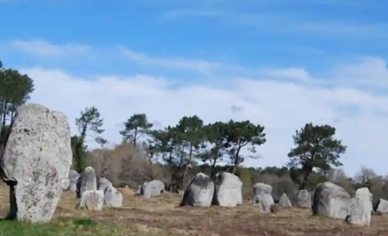 MMackeyAuthor's tweet image. Over 4,500 years ago, long before the pyramids of Giza reached their zenith, communities in Brittany, France, began constructing a monumental landscape of standing stones at Carnac.

tinyurl.com/4pu2u5a4

#Neolithic #NeolithicPeriod #NeolithicEurope