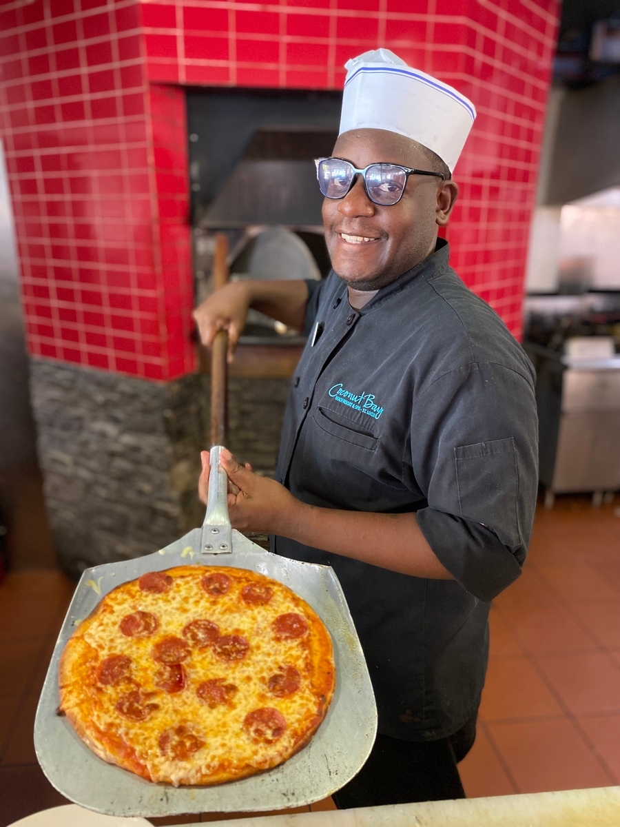 _CoconutBay's tweet image. From the oven to your plate — Chef’s got the slice of paradise you’ve been craving. 🍕✨ Who’s hungry? #CoconutBayEats #PizzaPerfection